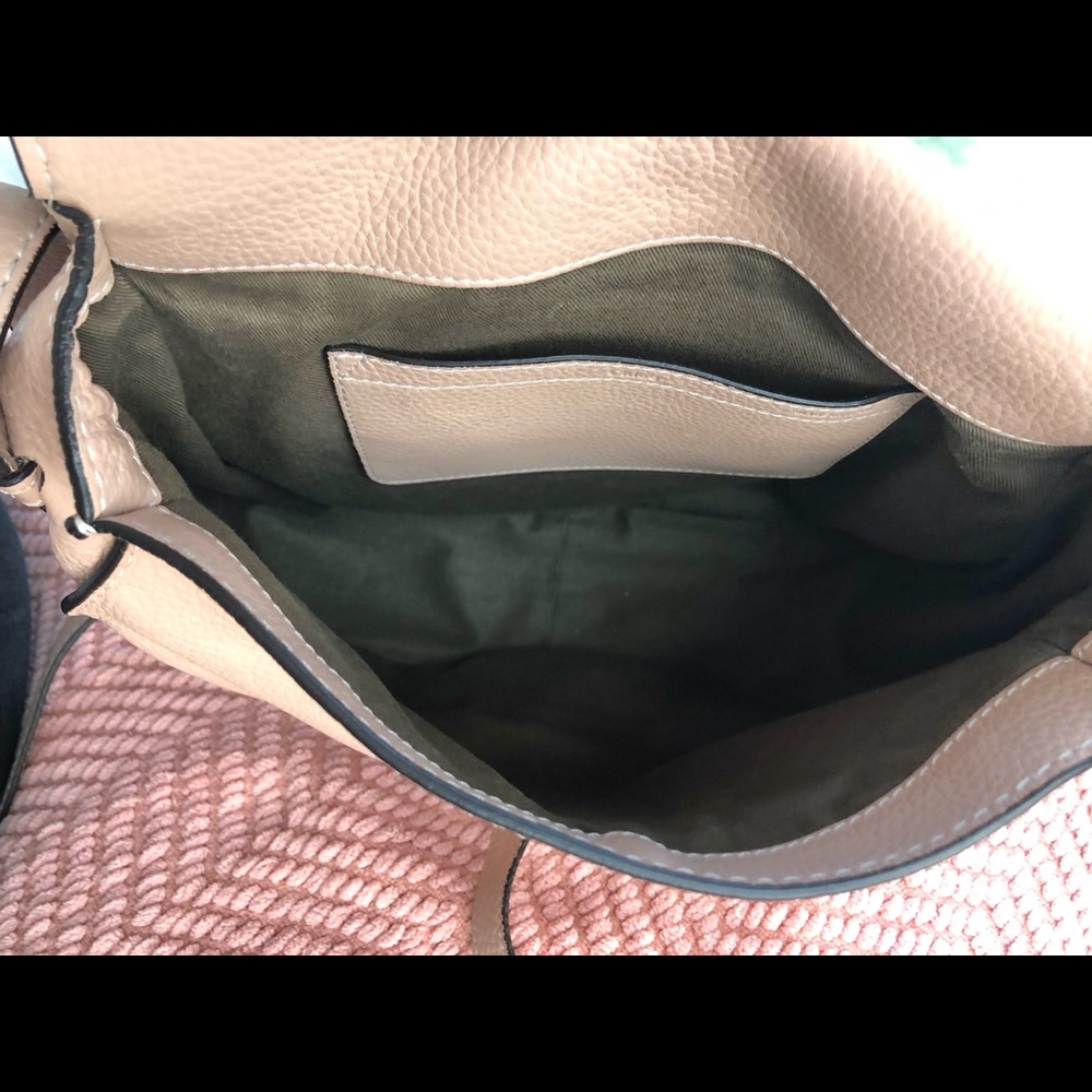 CHLOÉ
Medium Marcie Leather Crossbody Saddle Bag - Picture 7 of 12